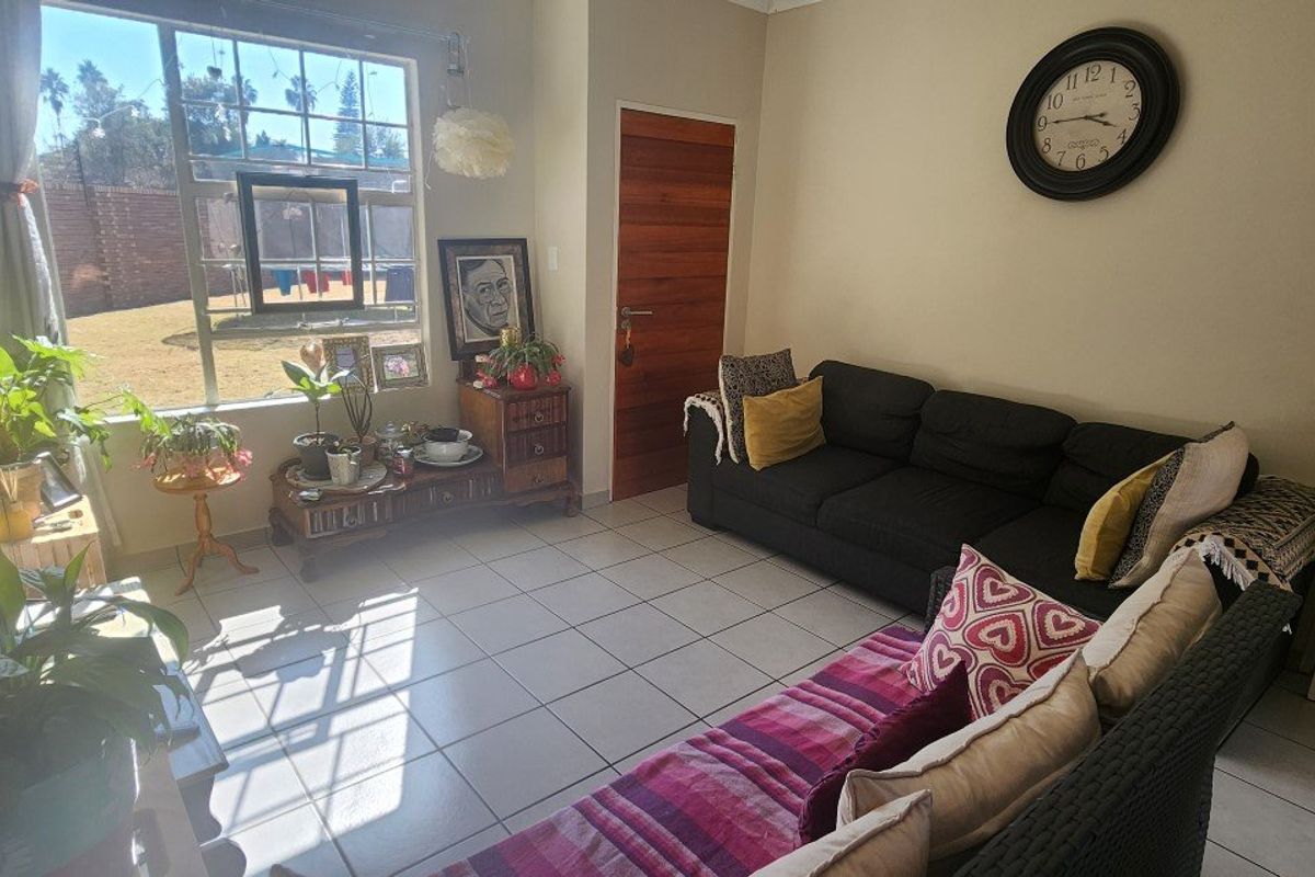 Charming 3-Bedroom Home in Ngwenya River Estate – Brits - Photo 3