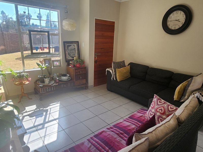 Charming 3-Bedroom Home in Ngwenya River Estate – Brits - Photo 3