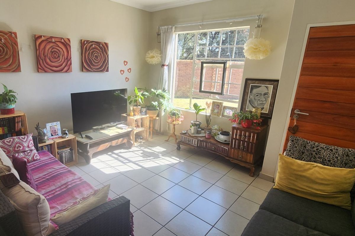 Charming 3-Bedroom Home in Ngwenya River Estate – Brits - Photo 2