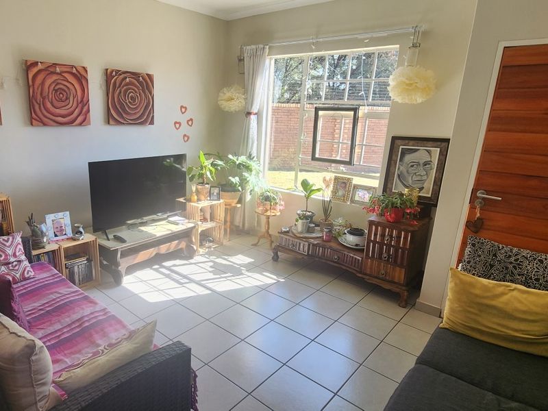 Charming 3-Bedroom Home in Ngwenya River Estate – Brits - Photo 2