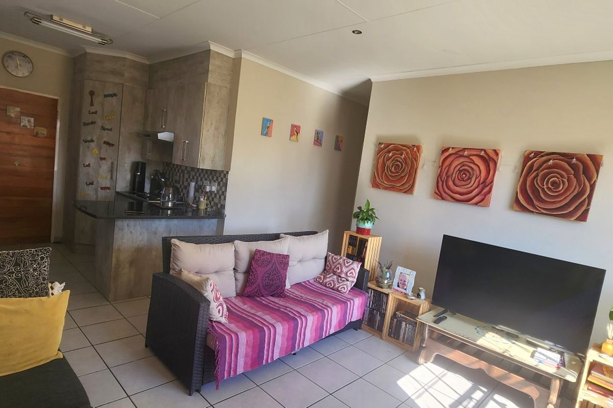 Charming 3-Bedroom Home in Ngwenya River Estate – Brits - Photo 4