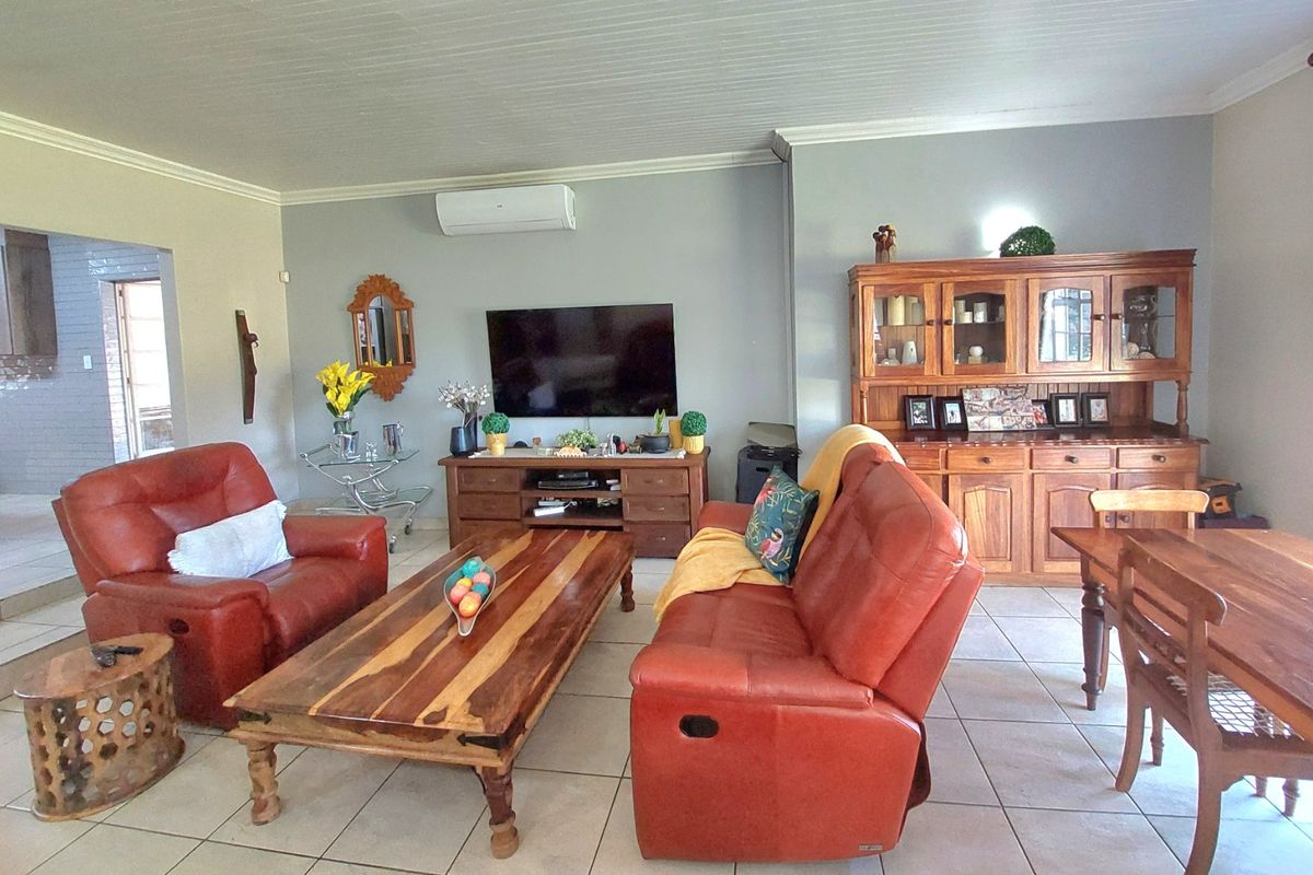 Luxurious 5 Bedroom Family Home for Sale in Brits - Photo 5