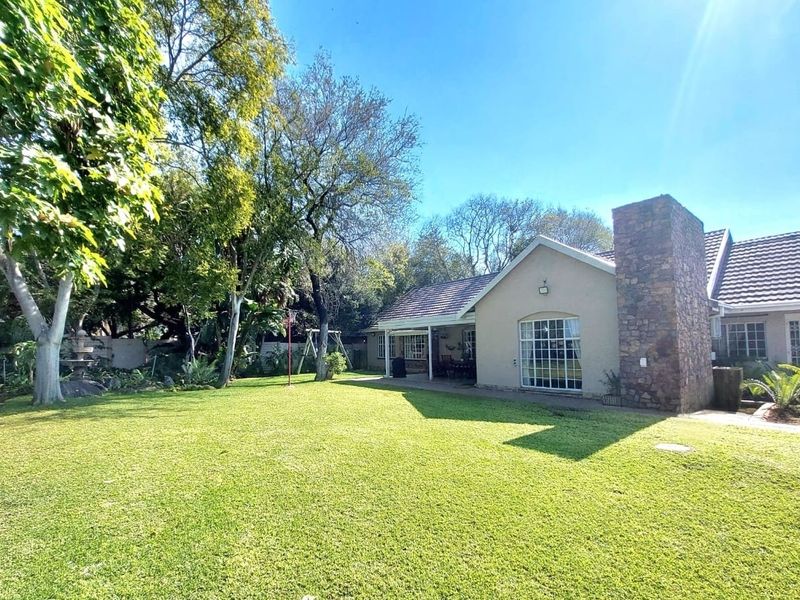 Luxurious 5 Bedroom Family Home for Sale in Brits - Photo 1