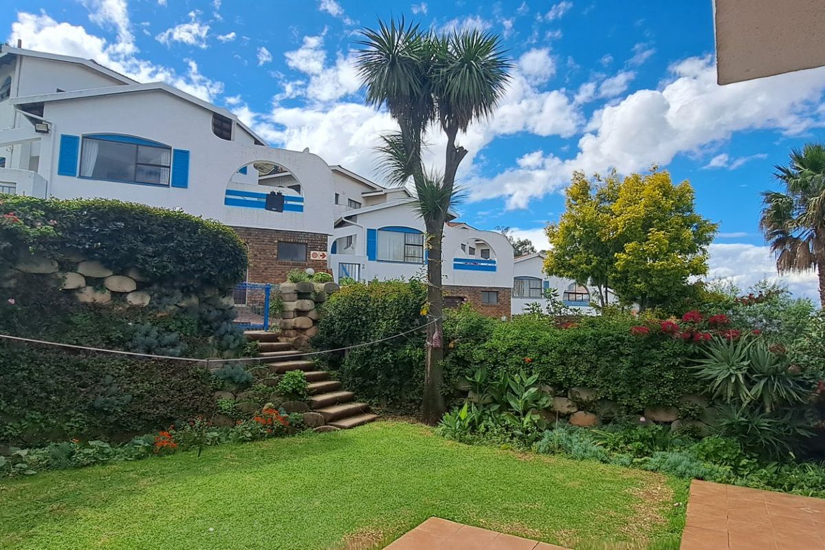 This spacious cluster home is ideal for a family seeking comfort and convenience.  - Photo 3