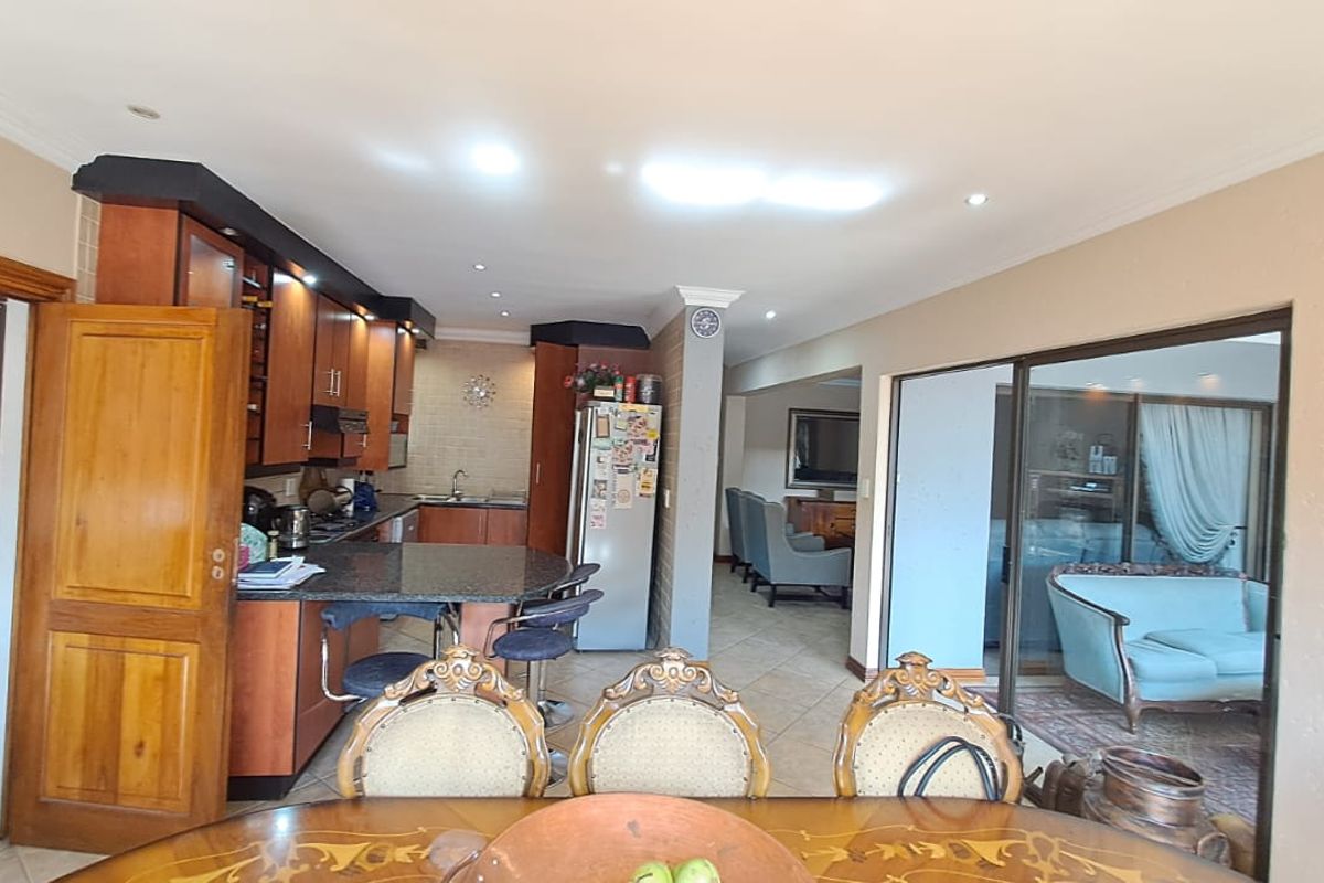 Stylish Cluster Home Near Emerald Casino – Just Move In! - Photo 5
