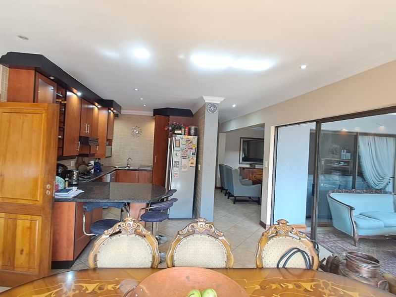 Stylish Cluster Home Near Emerald Casino – Just Move In! - Photo 5