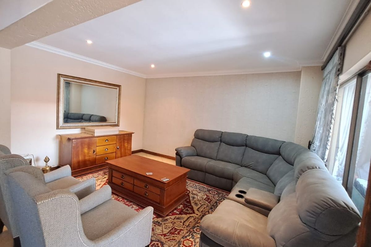 Stylish Cluster Home Near Emerald Casino – Just Move In! - Photo 3