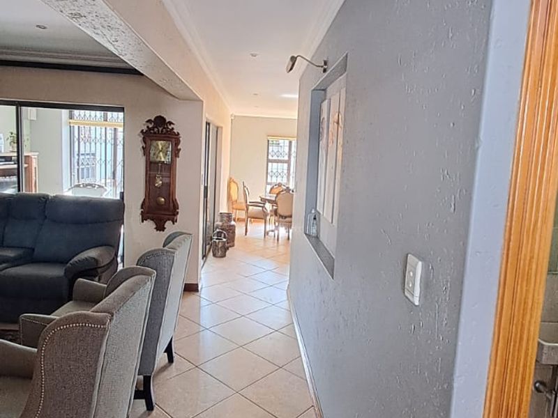 Stylish Cluster Home Near Emerald Casino – Just Move In! - Photo 9