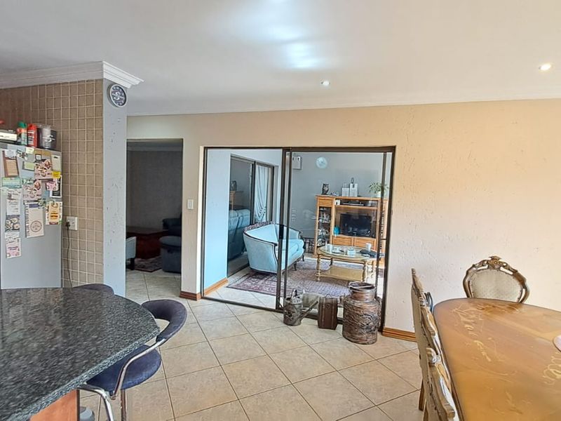 Stylish Cluster Home Near Emerald Casino – Just Move In! - Photo 6