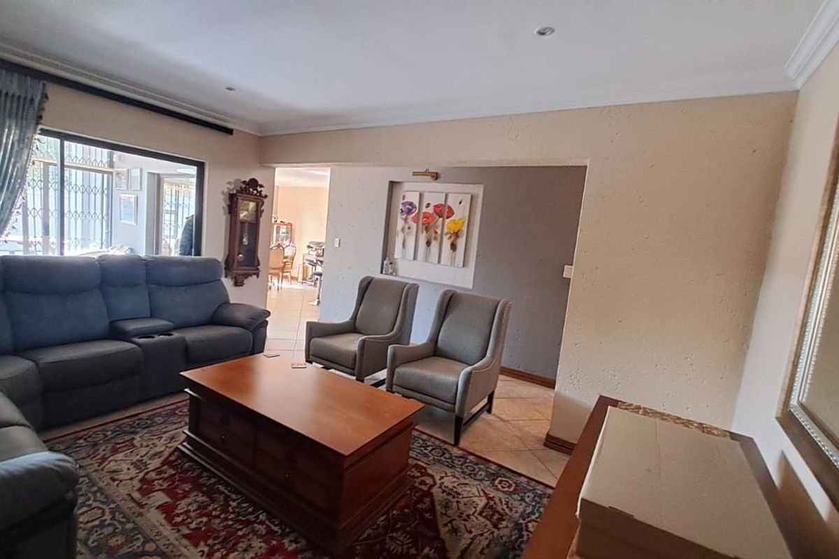Stylish Cluster Home Near Emerald Casino – Just Move In! - Photo 4