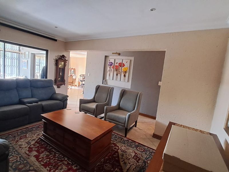 Stylish Cluster Home Near Emerald Casino – Just Move In! - Photo 4