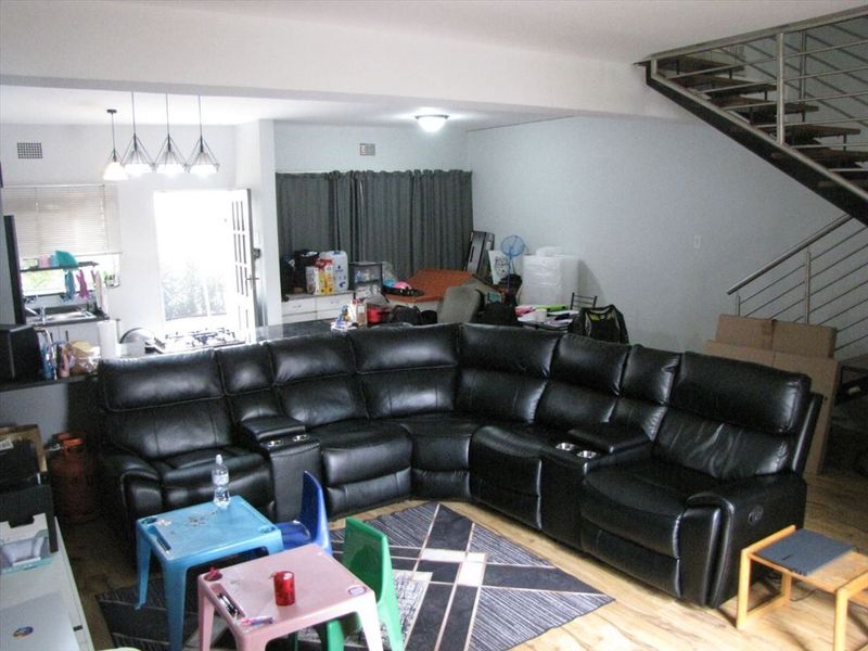 Cozy and Stylish Home with Pool and Modern Comforts - Photo 2
