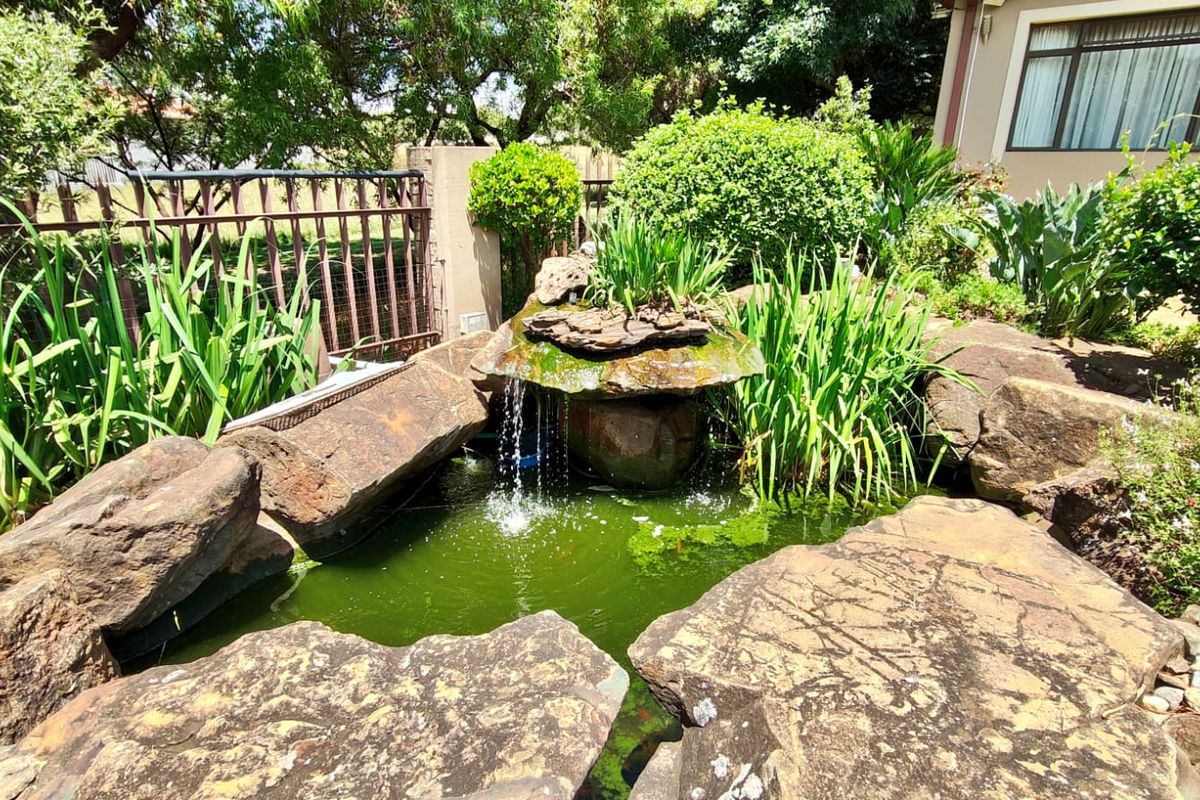 Experience refined estate living - Photo 2