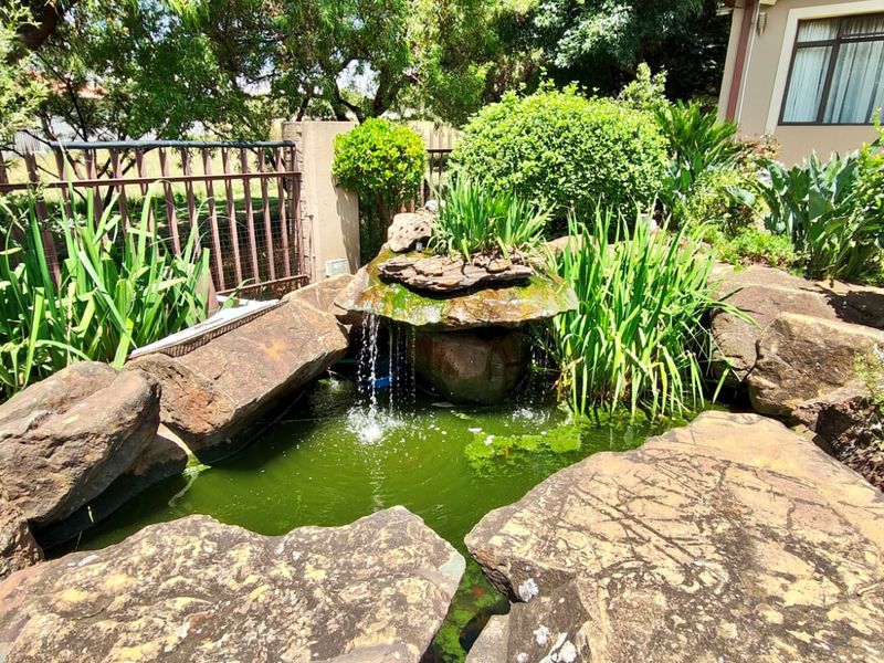 Experience refined estate living - Photo 2