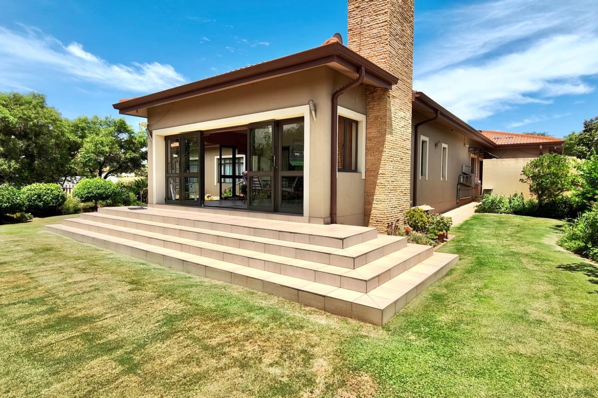 Experience refined estate living - Photo 4