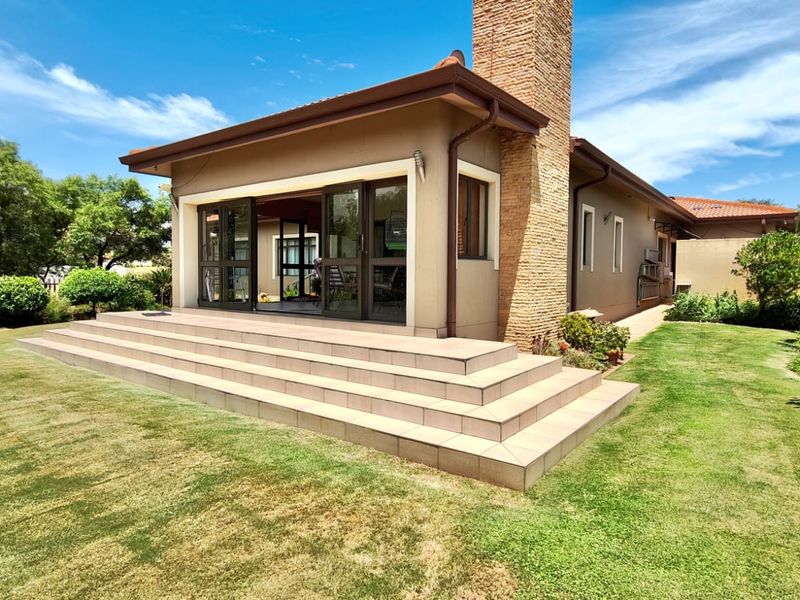 Experience refined estate living - Photo 4