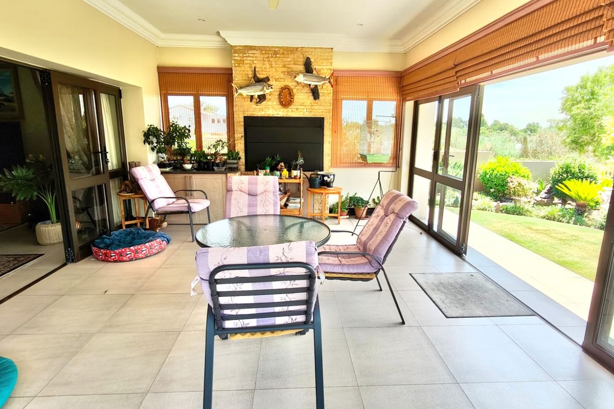 Experience refined estate living - Photo 3
