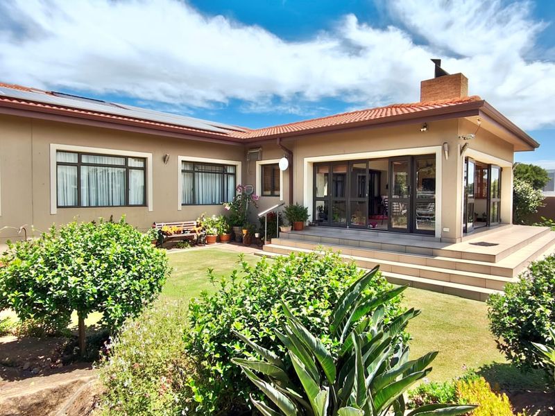Experience refined estate living - Photo 1