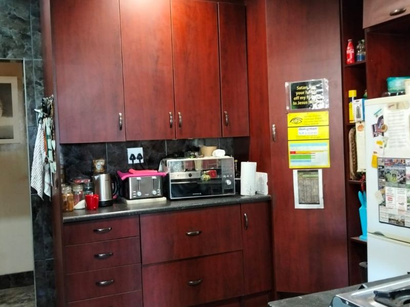 Stunning Family Home In Duncanville - Photo 3