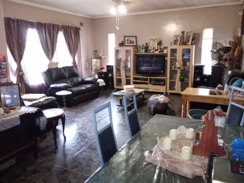 Stunning Family Home In Duncanville - Photo 8