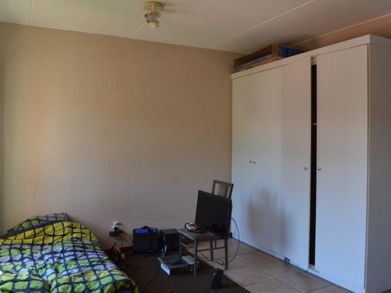 One bedroom apartment  for sale in  Noordwyk, Midrand call  us Now - Photo 3