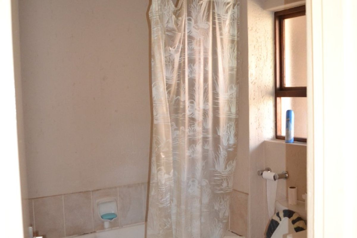 One bedroom apartment  for sale in  Noordwyk, Midrand call  us Now - Photo 4