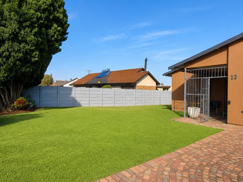 Spacious family home with a private flatlet - Photo 2