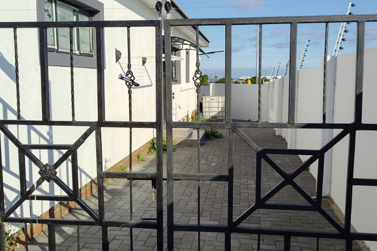 A Fully furnished 3 Bedrooms house to let - Photo 3
