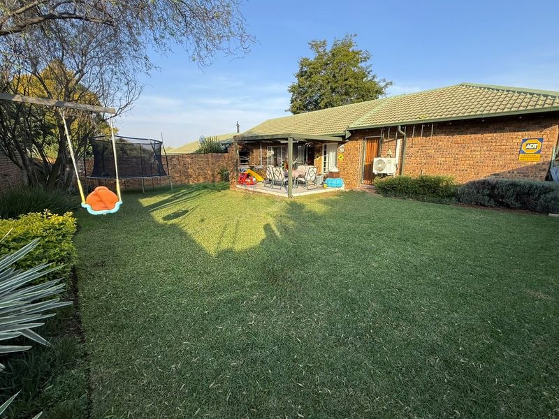 Modern Family Townhouse To Rent in Highveld - Photo 1