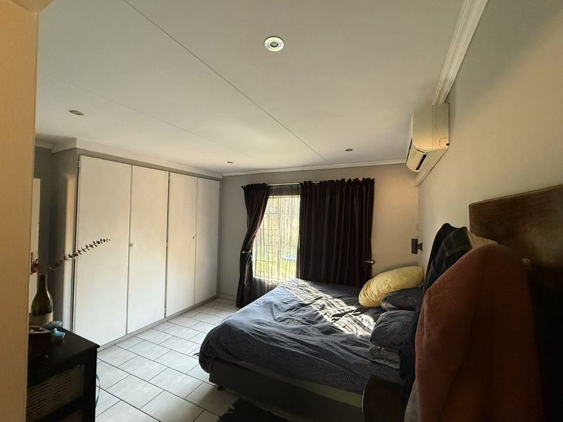 Modern Family Townhouse To Rent in Highveld - Photo 6