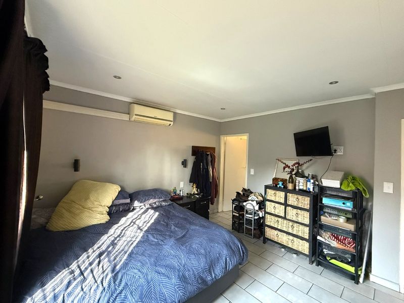 Modern Family Townhouse To Rent in Highveld - Photo 5