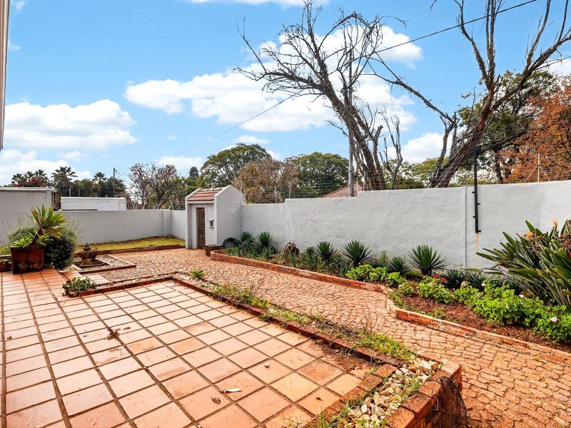 New Listing - 3 Beds 2 Baths LOCATION! LOCATION! - Photo 3