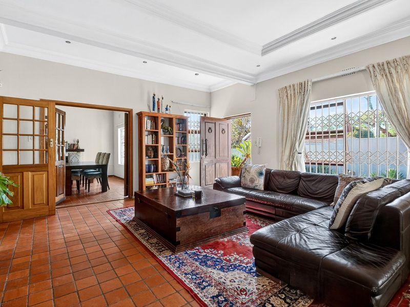 New Listing - 3 Beds 2 Baths LOCATION! LOCATION! - Photo 4