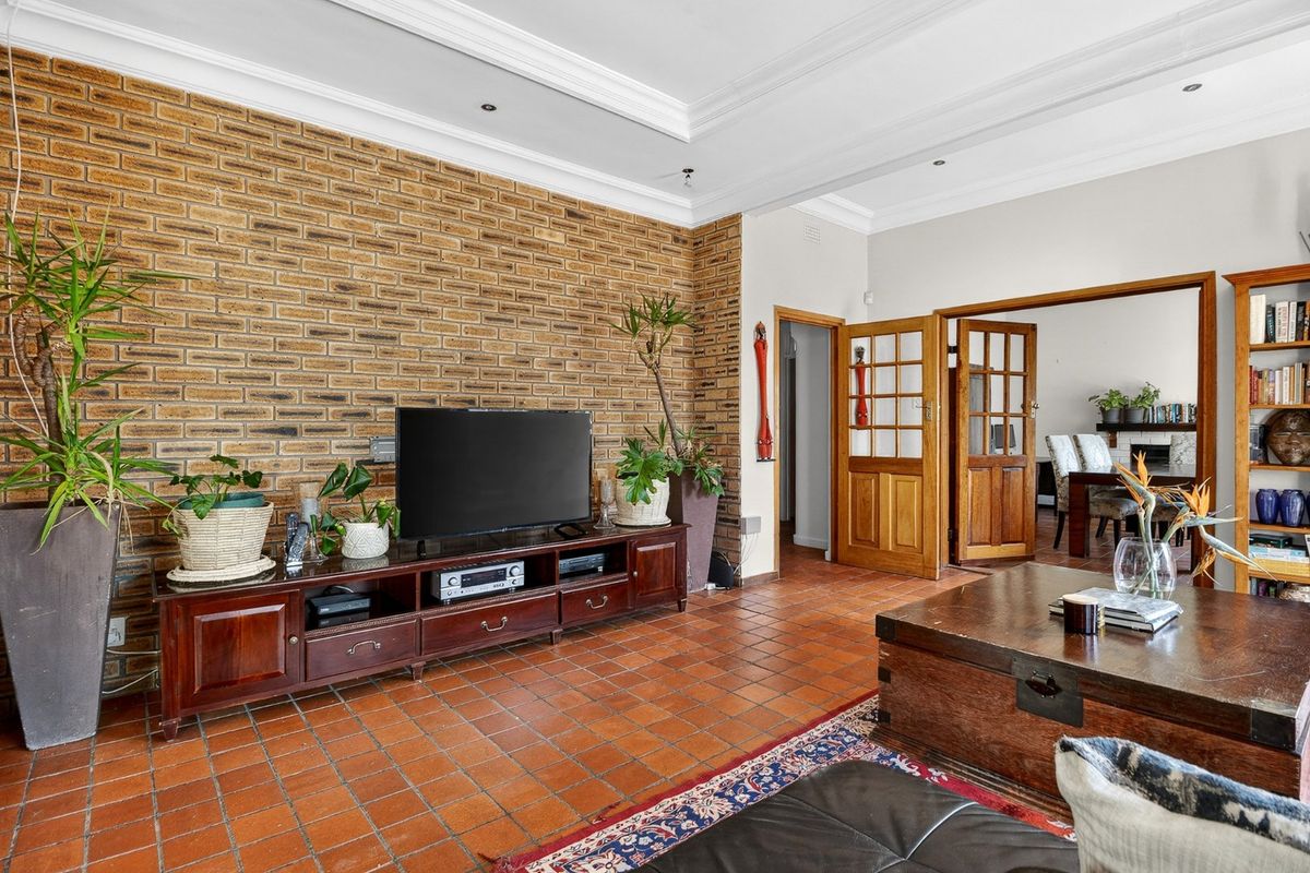 New Listing - 3 Beds 2 Baths LOCATION! LOCATION! - Photo 5