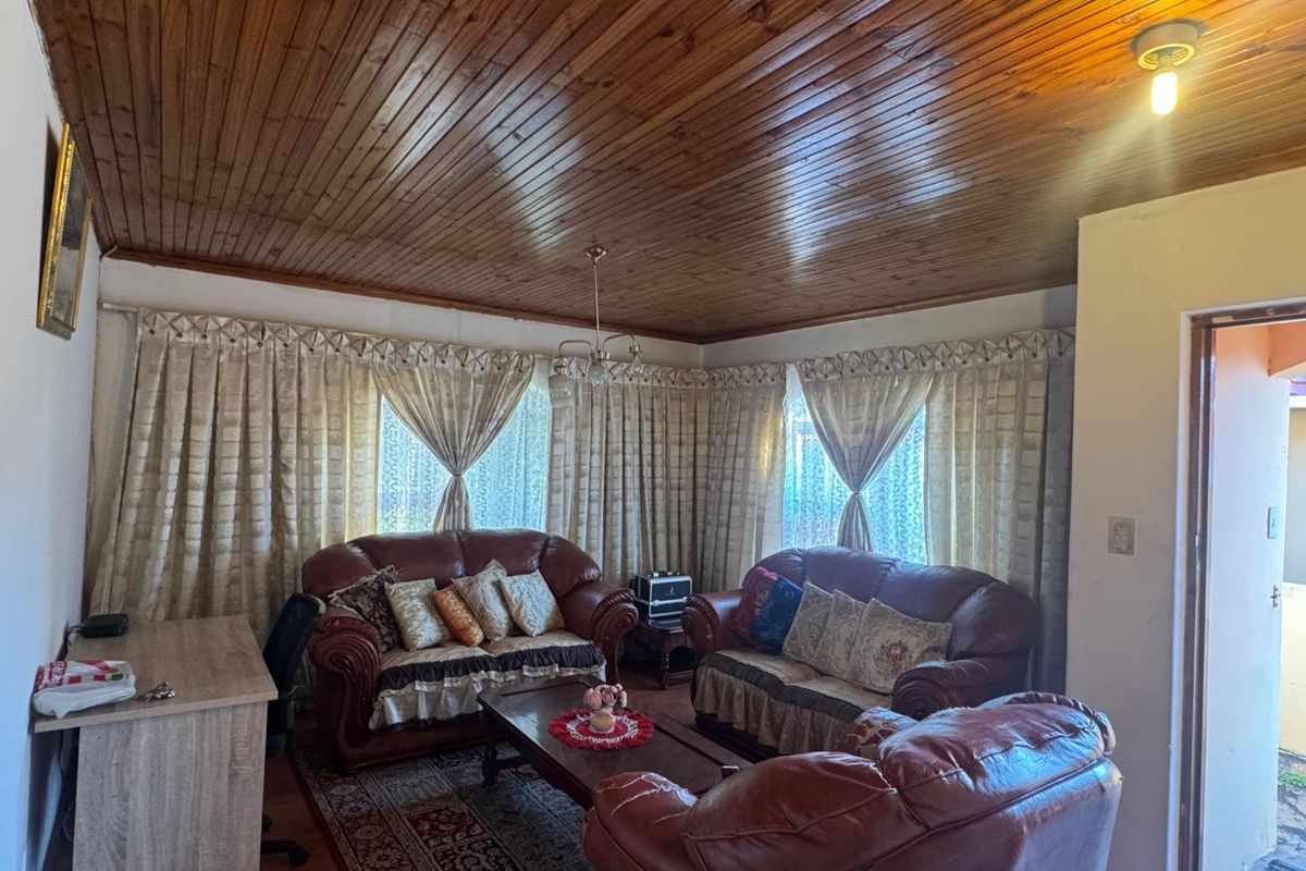3 bedroom house for sale in KwaMagxaki - Photo 4