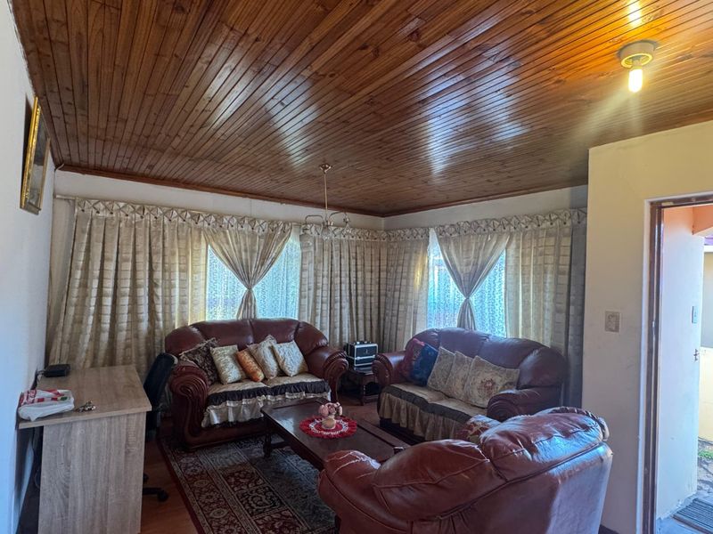 3 bedroom house for sale in KwaMagxaki - Photo 4