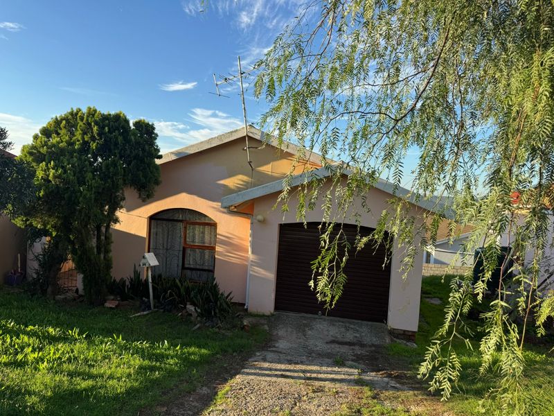 3 bedroom house for sale in KwaMagxaki - Photo 1