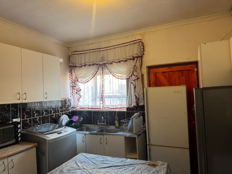3 bedroom house for sale in KwaMagxaki - Photo 5