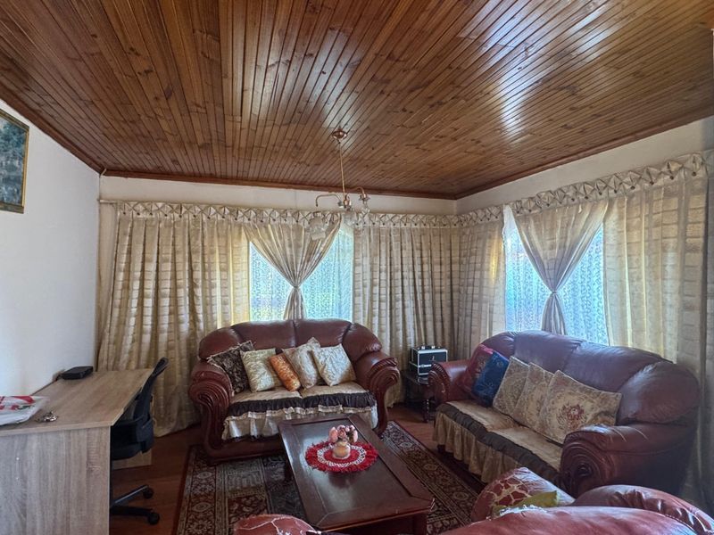 3 bedroom house for sale in KwaMagxaki - Photo 3