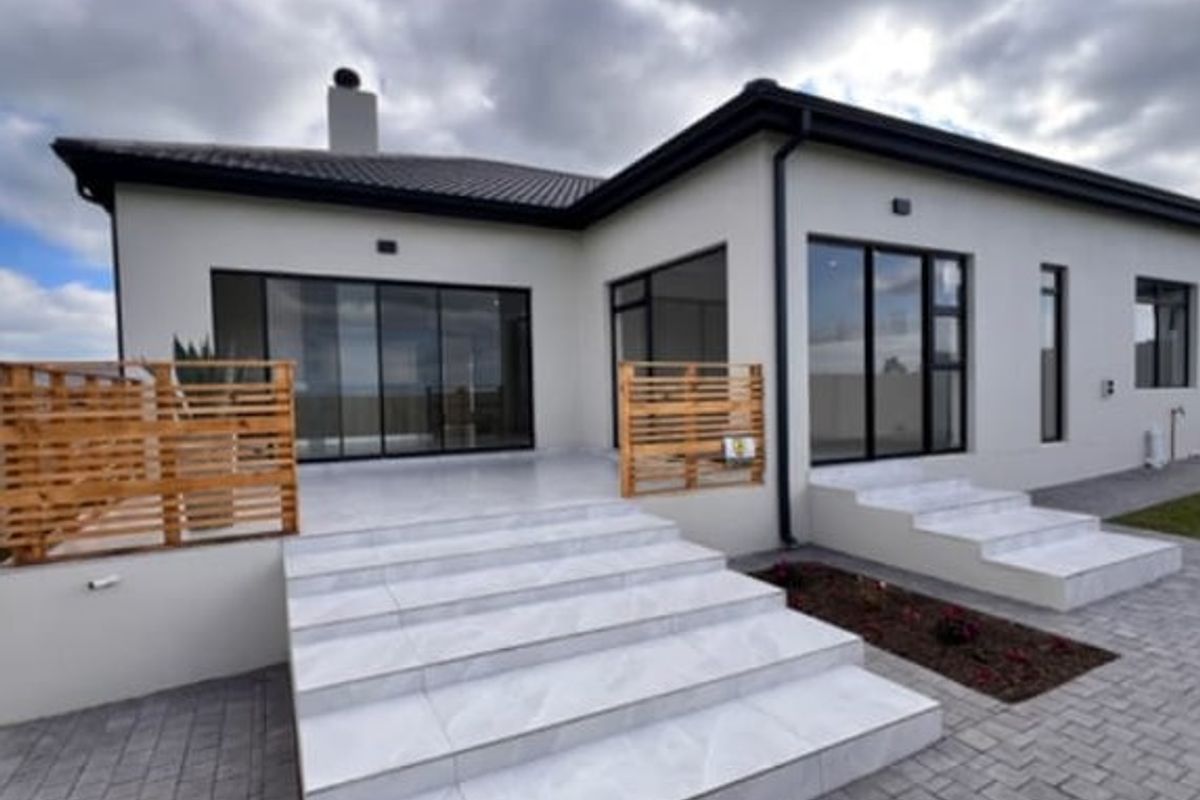 A New 4 Bedroom house for sale  in Fountains Estate Jeffreys Bay - Photo 3