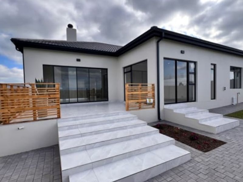 A New 4 Bedroom house for sale  in Fountains Estate Jeffreys Bay - Photo 3
