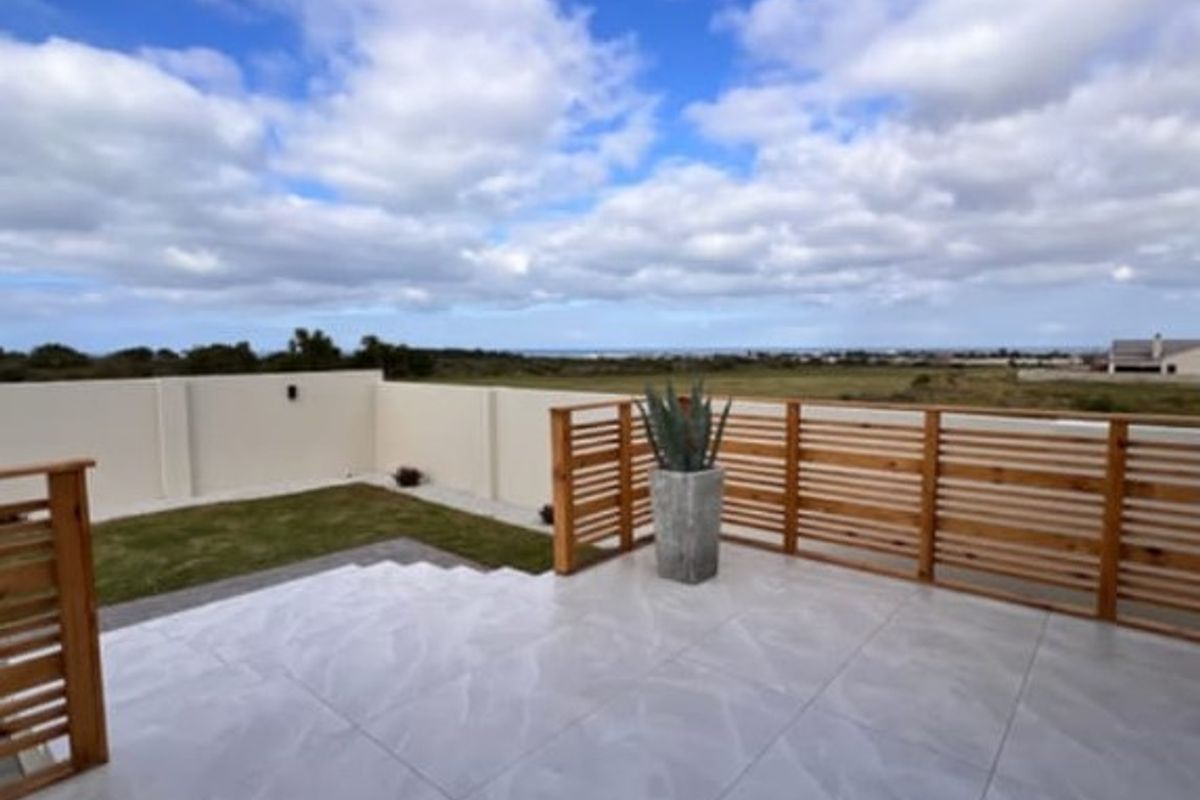 A New 4 Bedroom house for sale  in Fountains Estate Jeffreys Bay - Photo 4