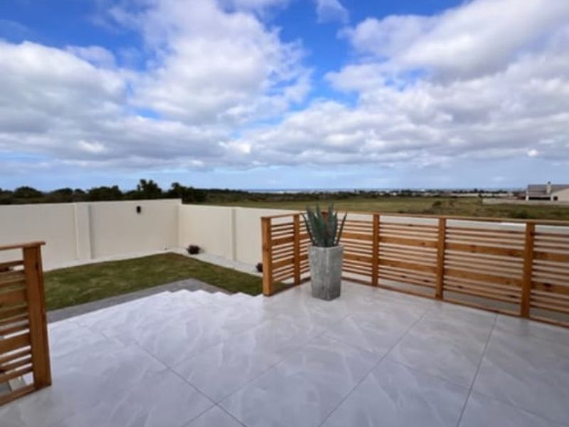 A New 4 Bedroom house for sale  in Fountains Estate Jeffreys Bay - Photo 4
