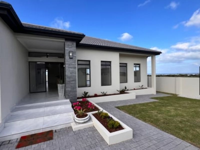 A New 4 Bedroom house for sale  in Fountains Estate Jeffreys Bay - Photo 1