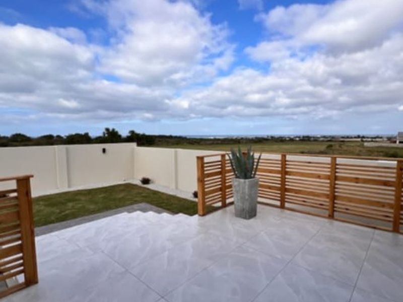 A New 4 Bedroom house for sale  in Fountains Estate Jeffreys Bay - Photo 10