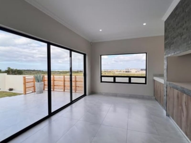 A New 4 Bedroom house for sale  in Fountains Estate Jeffreys Bay - Photo 9