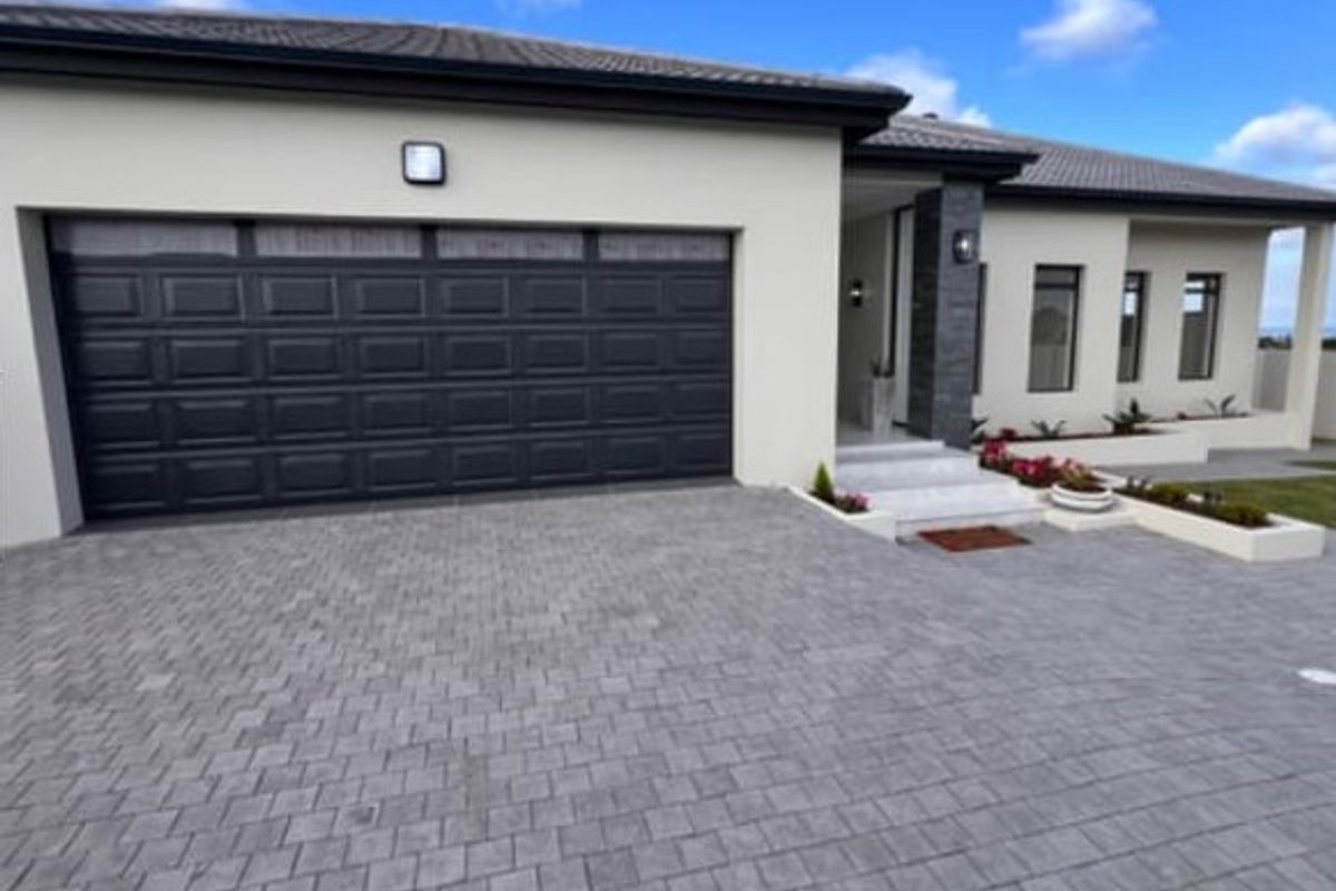 A New 4 Bedroom house for sale  in Fountains Estate Jeffreys Bay - Photo 2
