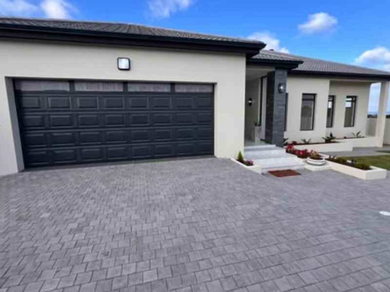 A New 4 Bedroom house for sale  in Fountains Estate Jeffreys Bay - Photo 2