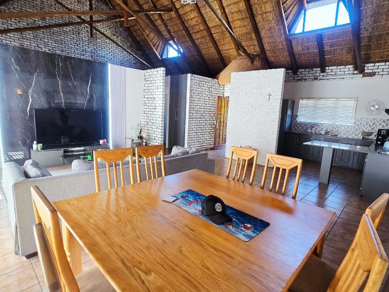 Beautiful Family Home on the Vaal River Estate - Photo 9