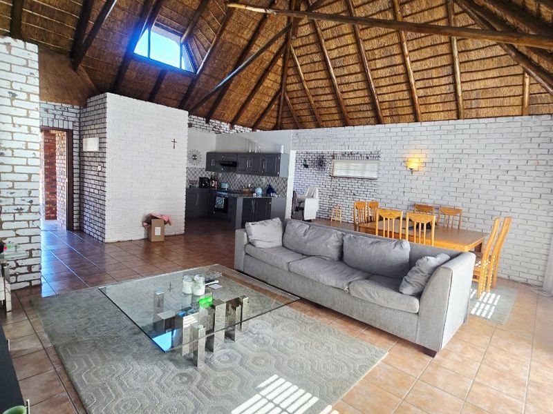 Beautiful Family Home on the Vaal River Estate - Photo 7